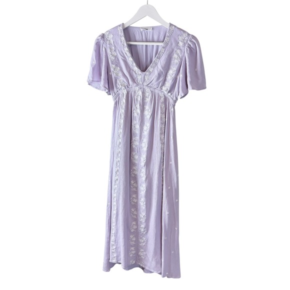 in loom Dresses & Skirts - in loom womens midi dress lavender embroidered v neck short sleeve rayon S